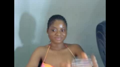 juicynpinkx online show from April 25, 1:41 pm