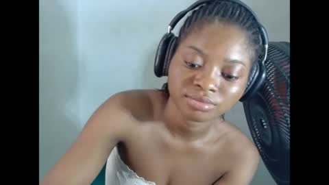 juicynpinkx online show from April 27, 11:08 am