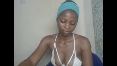 Snapshot of juicypiexx chatting on February 12, 1:30 am juicypiexx online show from February 12, 1:30 am