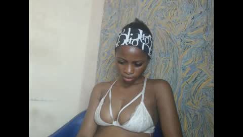 Snapshot of juicypiexx chatting on February 18, 1:21 am juicypiexx online show from February 18, 1:21 am