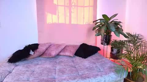 Jules and Gia online show from November 9, 8:40 pm