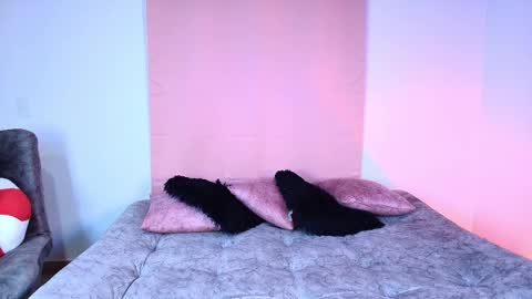 Jules and Gia online show from November 24, 9:20 am