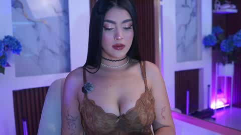 Jules Bennett online show from April 24, 12:40 pm