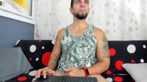 Snapshot of juleslake2 chatting on November 20, 11:32 am juleslake2 online show from November 20, 11:32 am