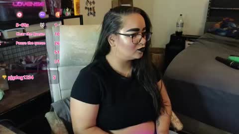 Snapshot of julesssnextdoor chatting on September 11, 4:23 am Julesss online show from September 11, 4:23 am