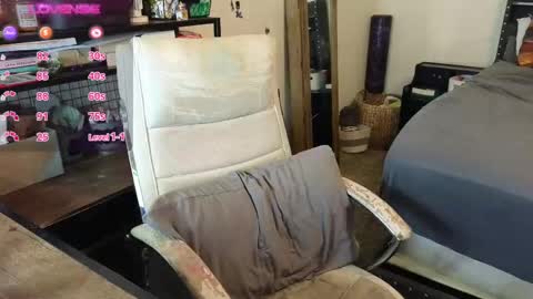 Snapshot of julesssnextdoor chatting on September 21, 4:25 am Julesss online show from September 21, 4:25 am