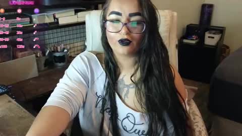 Snapshot of julesssnextdoor chatting on October 13, 5:40 am Julesss online show from October 13, 5:40 am