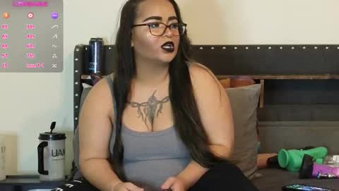 Snapshot of julesssnextdoor chatting on November 4, 8:35 am Julesss online show from November 4, 8:35 am