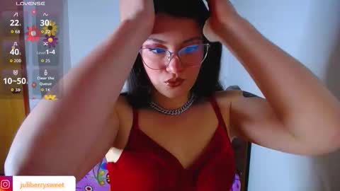 Snapshot of juli05star chatting on October 25, 3:47 am Juliana online show from October 25, 3:47 am