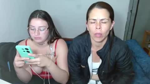 Snapshot of juli_69 chatting on February 13, 12:02 am Juliana Torres online show from February 13, 12:02 am