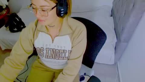 Snapshot of juli_69 chatting on September 16, 6:42 pm Juliana Torres online show from September 16, 6:42 pm