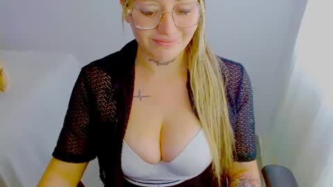 Snapshot of juli_69 chatting on September 17, 5:36 pm Juliana Torres online show from September 17, 5:36 pm