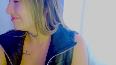 Snapshot of juli_69 chatting on October 21, 8:31 pm Juliana Torres online show from October 21, 8:31 pm