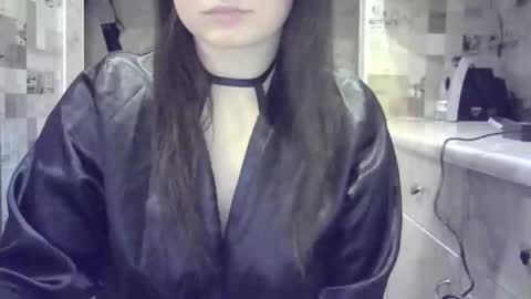 Snapshot of julia69009 chatting on December 18, 12:10 am julia69009 online show from December 18, 12:10 am