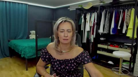julia__cherry_ online show from November 21, 11:42 am
