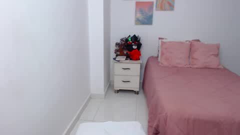 julia online show from November 8, 7:19 am