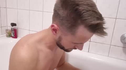 Snapshot of julia_official chatting on October 18, 9:04 pm julia_official online show from October 18, 9:04 pm