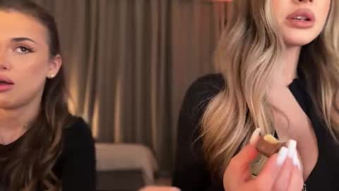 Julia R Le online show from February 5, 6:23 pm