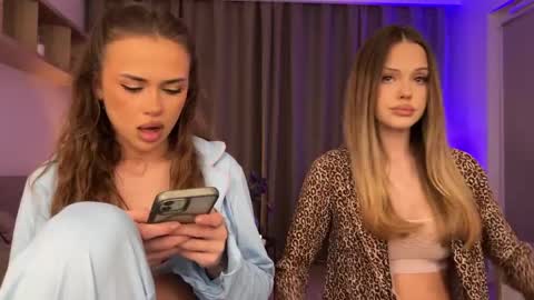 Julia R Le online show from March 25, 7:42 pm