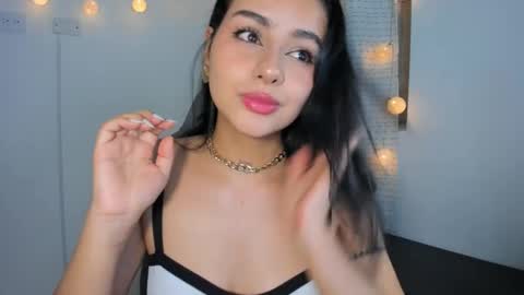 Snapshot of julia_strauns chatting on December 7, 4:09 am julia_strauns online show from December 7, 4:09 am