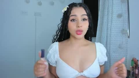 Snapshot of julia_strauns chatting on January 4, 5:05 am julia_strauns online show from January 4, 5:05 am