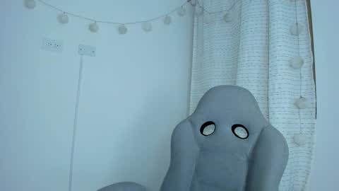 Snapshot of julia_strauns chatting on February 9, 9:58 am julia_strauns online show from February 9, 9:58 am