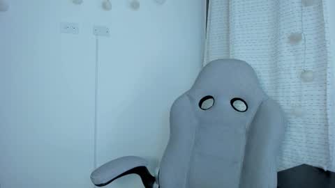 Snapshot of julia_strauns chatting on February 11, 9:53 am julia_strauns online show from February 11, 9:53 am