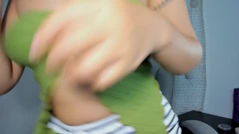 Snapshot of julia_strauns chatting on March 10, 5:11 am julia_strauns online show from March 10, 5:11 am