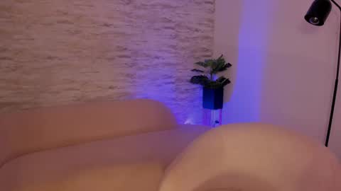 Snapshot of juliabelle_ chatting on October 18, 11:05 pm Julia Belle online show from October 18, 11:05 pm