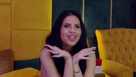 Snapshot of juliaharveyy chatting on March 12, 5:35 am Julia online show from March 12, 5:35 am