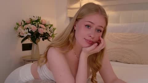 JuliaJae1 online show from April 22, 9:05 pm