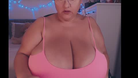 Snapshot of julialiones chatting on December 6, 8:07 pm julialiones online show from December 6, 8:07 pm