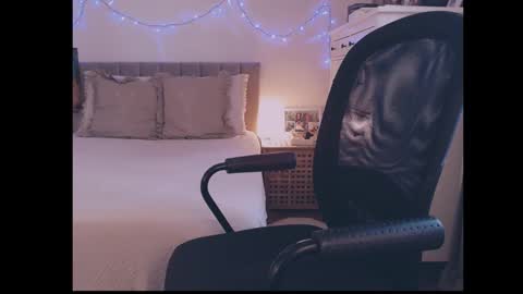 Snapshot of julialiones chatting on October 5, 9:18 am julialiones online show from October 5, 9:18 am