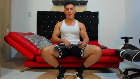 julian_wallace online show from February 21, 4:37 pm