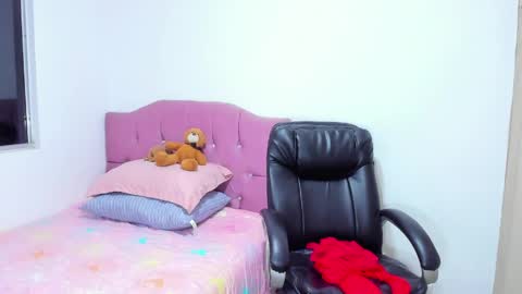 juliana Aristizabal  online show from May 14, 2:51 am