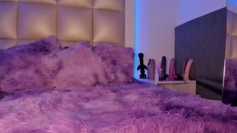 juliana_js_ online show from December 17, 4:02 pm