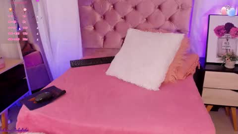 Snapshot of julianaarboleda chatting on February 12, 6:40 pm Juli online show from February 12, 6:40 pm