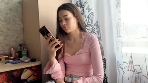 Snapshot of julianeaukamp chatting on March 4, 2:17 am Viola online show from March 4, 2:17 am