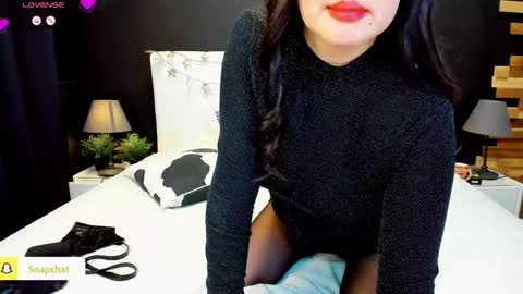 Snapshot of julianna_jamii chatting on December 7, 6:48 pm Julianna online show from December 7, 6:48 pm