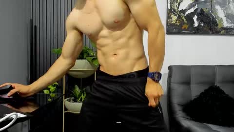 Snapshot of juliansexxx16 chatting on February 25, 11:33 pm Julian online show from February 25, 11:33 pm