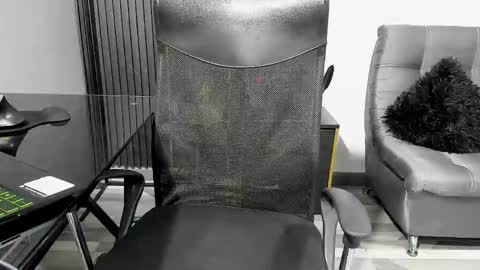 Snapshot of juliansexxx16 chatting on March 4, 2:17 am Julian online show from March 4, 2:17 am