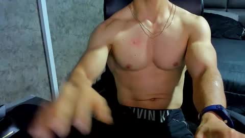 Snapshot of juliansexxx16 chatting on October 13, 9:09 am Julian online show from October 13, 9:09 am