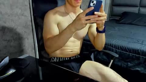 Snapshot of juliansexxx16 chatting on October 16, 10:55 pm Julian online show from October 16, 10:55 pm