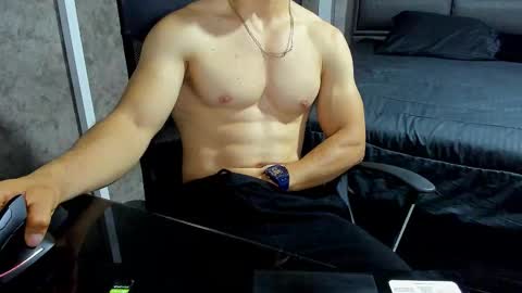 Snapshot of juliansexxx16 chatting on October 19, 10:16 am Julian online show from October 19, 10:16 am