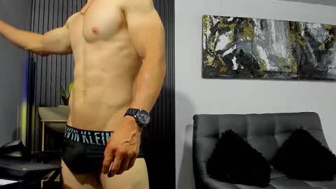 Snapshot of juliansexxx16 chatting on November 21, 12:32 am Julian online show from November 21, 12:32 am