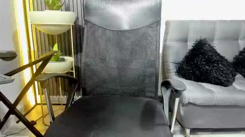 Julian online show from December 4, 11:24 pm