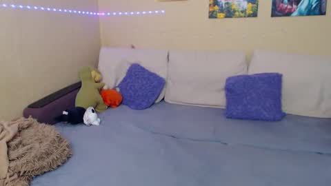 Snapshot of juliasane_ chatting on February 8, 6:54 am Jul online show from February 8, 6:54 am