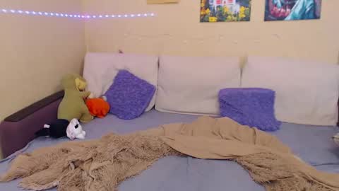 Snapshot of juliasane_ chatting on February 8, 9:56 am Jul online show from February 8, 9:56 am