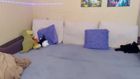 Snapshot of juliasane_ chatting on February 12, 9:42 am Jul online show from February 12, 9:42 am