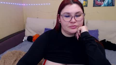 Snapshot of juliasane_ chatting on February 17, 9:19 pm Jul online show from February 17, 9:19 pm